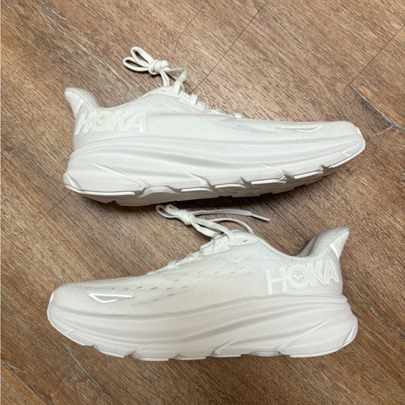 Hoka Shoes - Hoka Clifton 9 (Women’s 7.5)